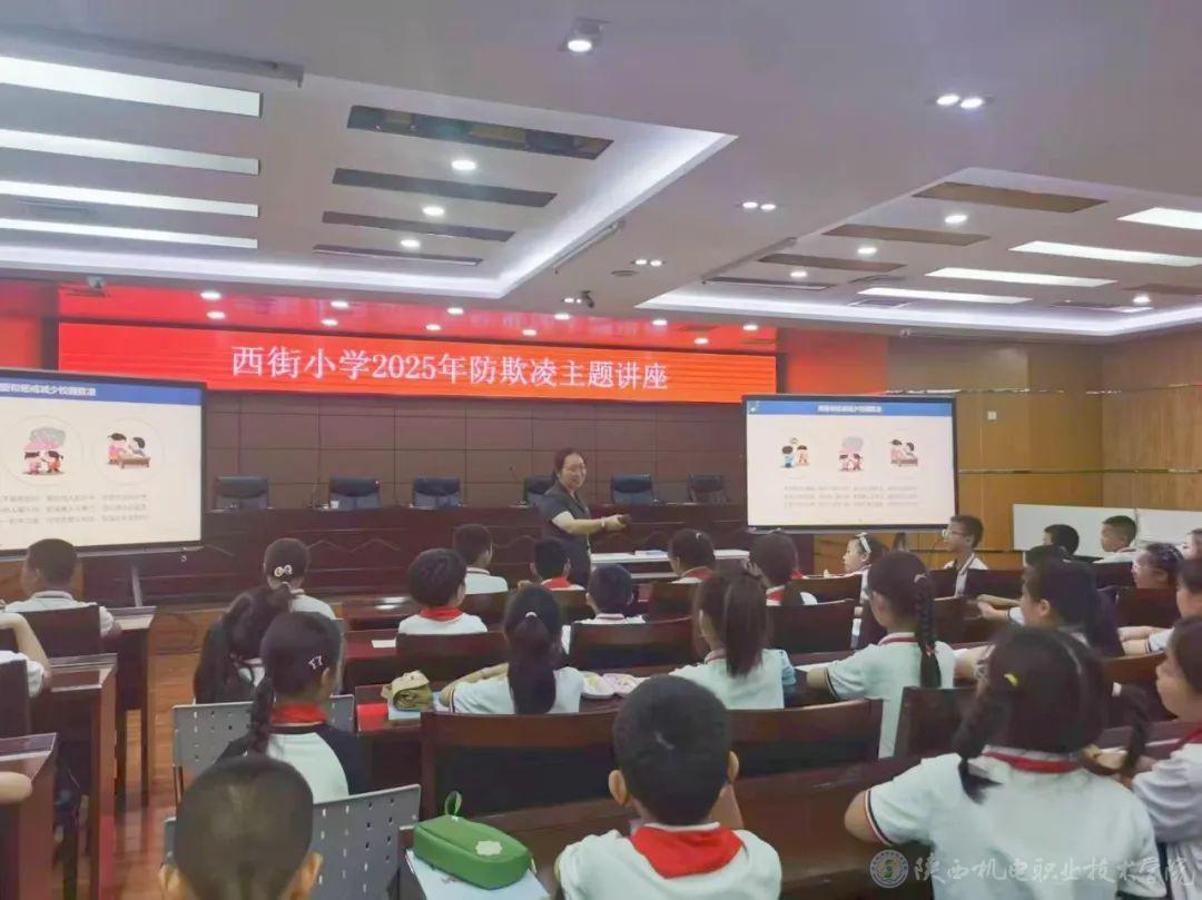 为孩子们送上了一份特别的“法治礼”